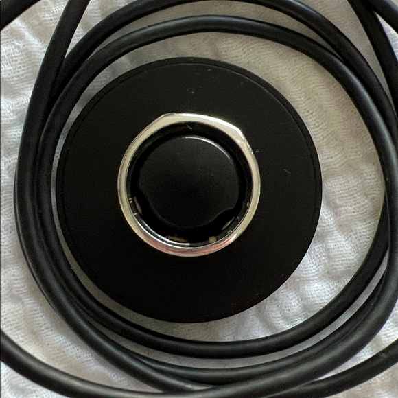 Oura Ring Gen 3 Heritage Silver Smart Ring in Size 8 •
WITH Charger - Picture 14 of 16